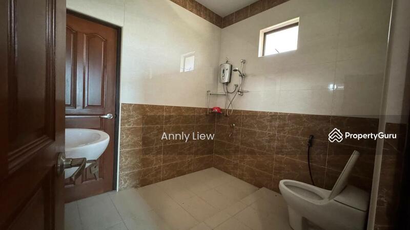 Rumah Banglo untuk Dijual di Taman Rinting (Masai) - Annly Liew - Bathroom - PropertyGuru.com.my