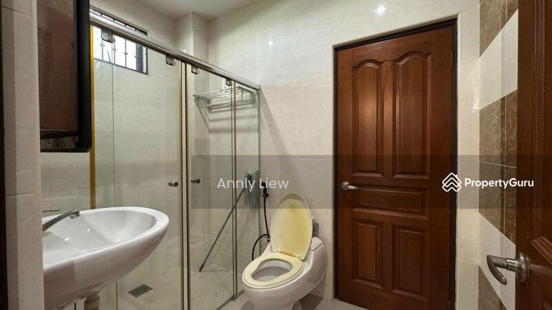 Rumah Banglo untuk Dijual di Taman Rinting (Masai) - Annly Liew - Bathroom - PropertyGuru.com.my