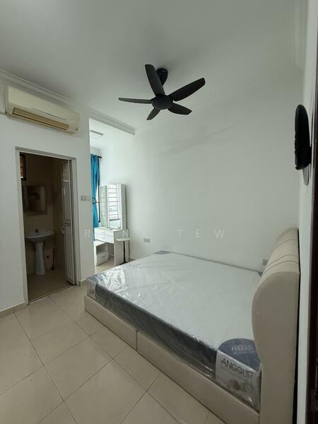 Sri Samudera Apartment (Seaview Residence Suites) untuk Untuk Disewa - RM 1,900 /bulan, Feb 2026 - Bedroom - PropertyGuru.com.my