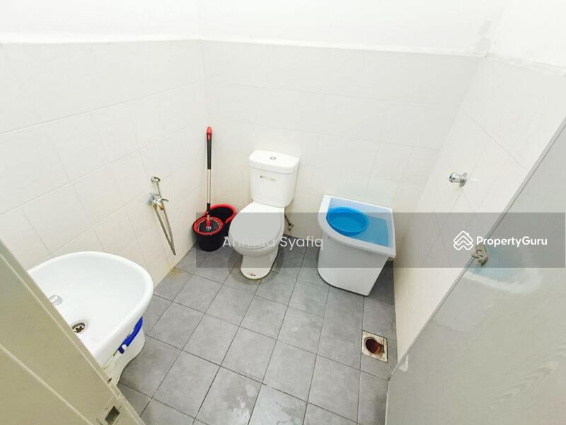 1-storey Terraced House for Sale in Kampung Batu 9 Kebun Baru (Telok Panglima Garang) - Ahmad Syafiq - Bathroom - PropertyGuru.com.my