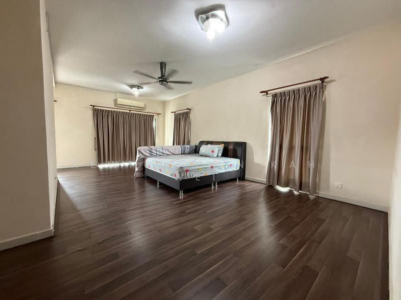 Rumah Teres 3-Tingkat untuk Dijual di Damansara Damai (Damansara Damai) - Kewin Poon Kah Wei - Master Bedroom - PropertyGuru.com.my