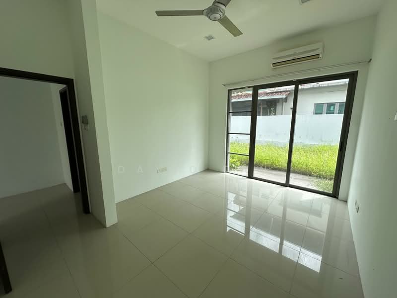 Untuk Disewa - Banyan Close