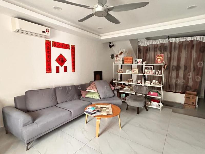 Rumah Teres untuk Disewa di Damansara Kim (Petaling Jaya) - Sarah Chang - Living Room - PropertyGuru.com.my