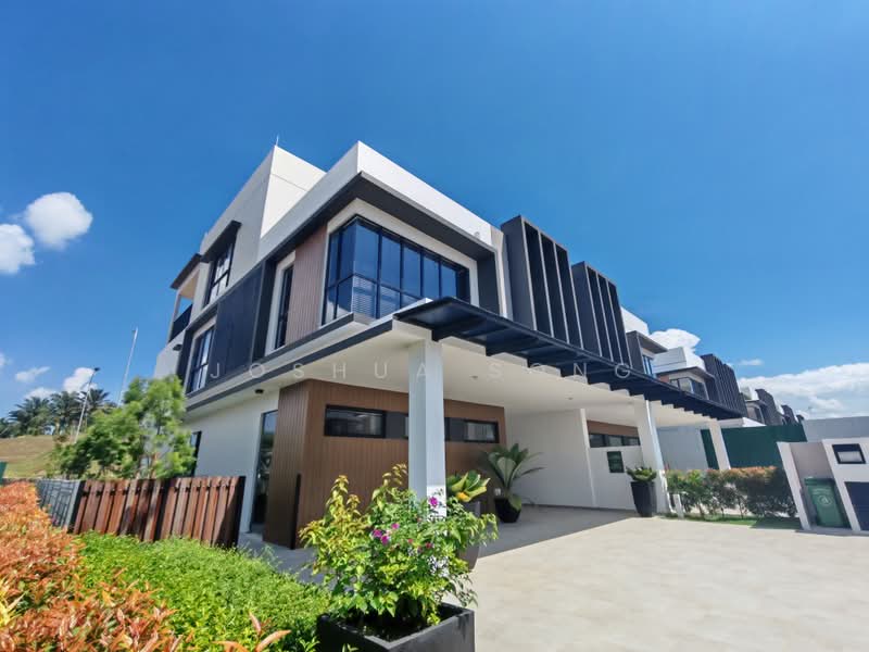 Rumah Berkembar untuk Dijual di Leisure Farm (Gelang Patah) - Joshua Song - PropertyGuru.com.my