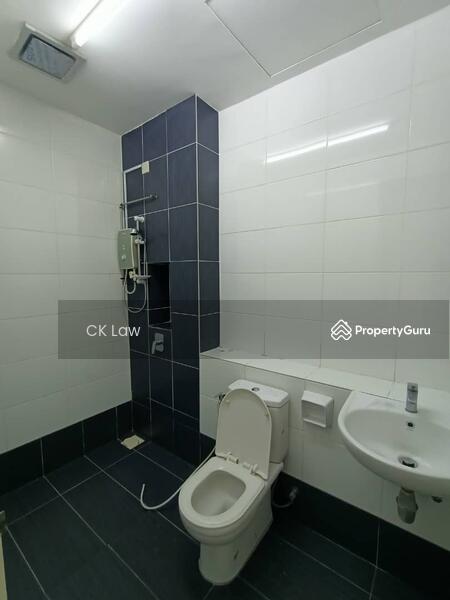 Rumah Teres 2-Tingkat untuk Dijual di Eco Majestic (Semenyih) - CK Law - Bathroom - PropertyGuru.com.my