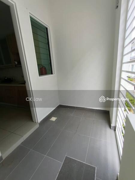 Rumah Teres 2-Tingkat untuk Dijual di Eco Majestic (Semenyih) - CK Law - Balcony - PropertyGuru.com.my