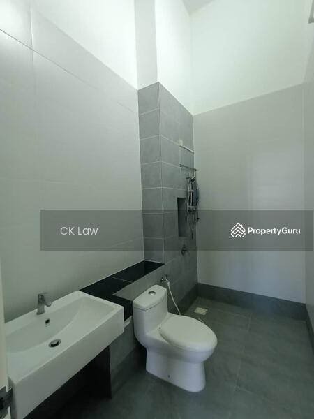 Rumah Teres 2-Tingkat untuk Dijual di Eco Majestic (Semenyih) - CK Law - Bathroom - PropertyGuru.com.my