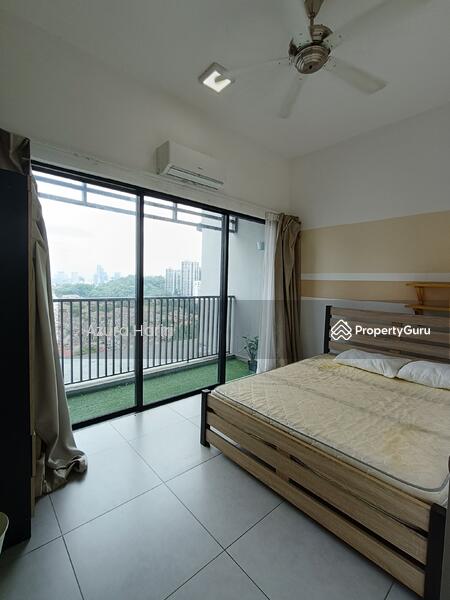 Queen Bedroom