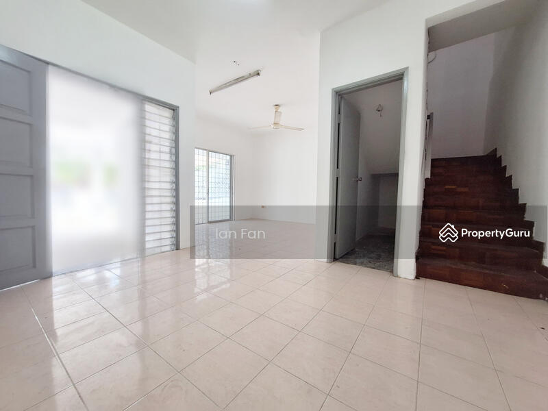 2-storey Terraced House for Sale in Taman Puncak Jalil (Seri Kembangan) - Ian Fan - Living and Dining - PropertyGuru.com.my