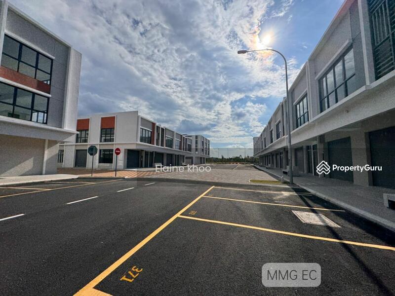 For Rent - Bandar rimbayu uptown square 2 storey shop facing road