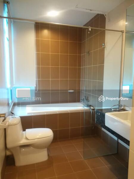 Kondominium untuk Dijual di 10 Island Resort - HT Sim - Bathroom - PropertyGuru.com.my