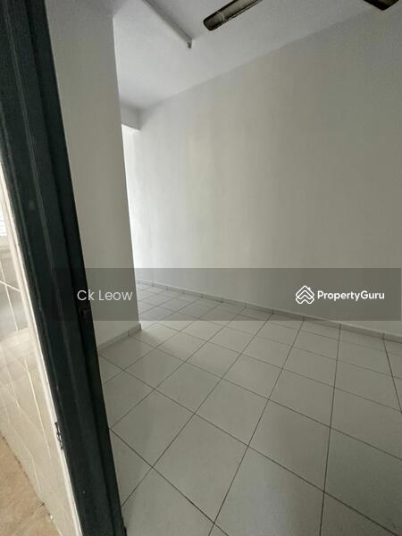 For Rent - Double storey corner lot for rent at gelang patah