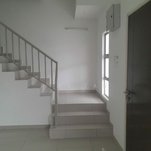 Rumah Teres untuk Dijual di Banting (Selangor) - Fion Tan - Stairs - PropertyGuru.com.my