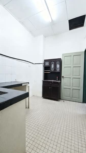Pangsapuri untuk Dijual di Gedung Heights Apartment - Eugene Tung - Kitchen - PropertyGuru.com.my