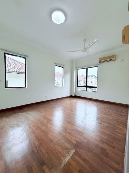 Semi-Detached House for Sale in Glenmarie (Selangor) - Evonne Lee - Bedroom - PropertyGuru.com.my