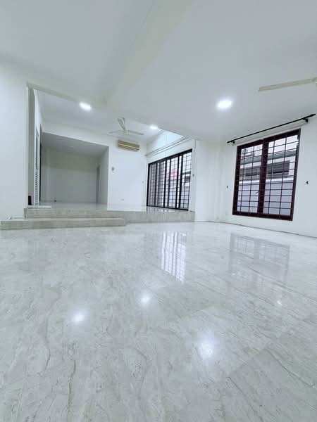 Semi-Detached House for Sale in Glenmarie (Selangor) - Evonne Lee - Living Room - PropertyGuru.com.my