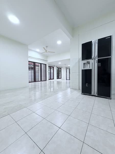 Semi-Detached House for Sale in Glenmarie (Selangor) - Evonne Lee - Living Room - PropertyGuru.com.my