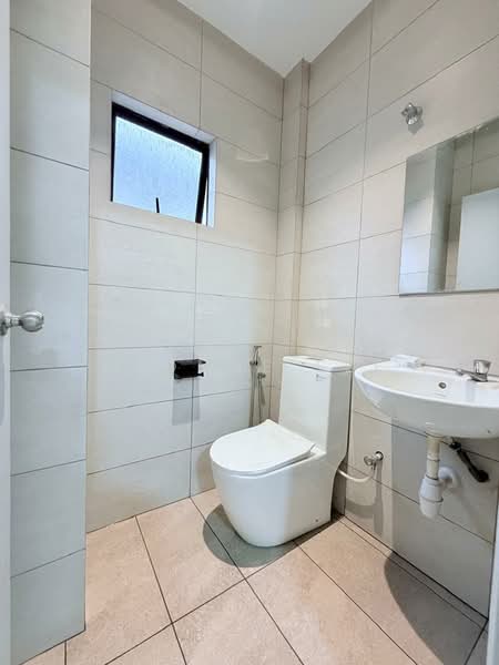Semi-Detached House for Sale in Glenmarie (Selangor) - Evonne Lee - Bathroom - PropertyGuru.com.my