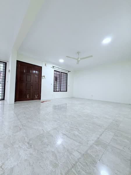 Semi-Detached House for Sale in Glenmarie (Selangor) - Evonne Lee - Living Room - PropertyGuru.com.my