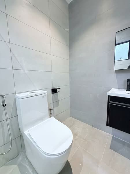 Semi-Detached House for Sale in Glenmarie (Selangor) - Evonne Lee - Bathroom - PropertyGuru.com.my