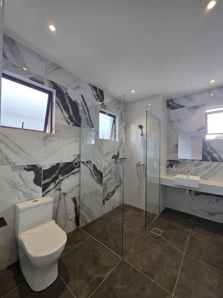Semi-Detached House for Sale in Glenmarie (Selangor) - Evonne Lee - Bathroom - PropertyGuru.com.my