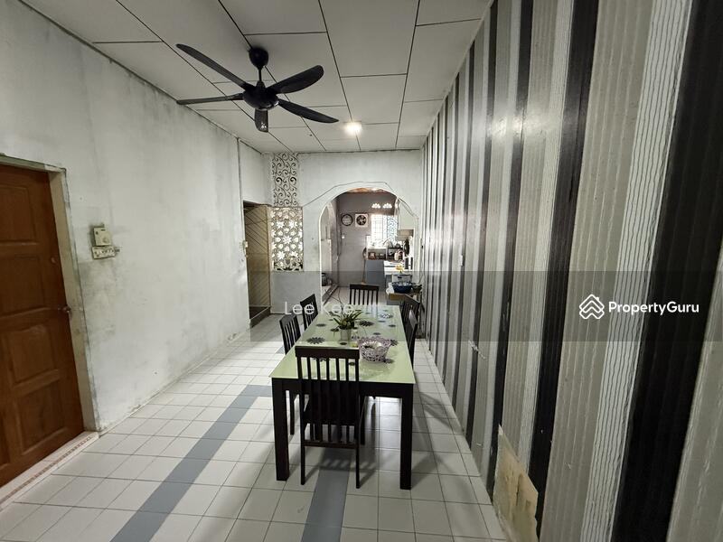 Rumah Teres untuk Dijual di Taman Banang Jaya (Batu Pahat) - Lee Kee - Dining Room - PropertyGuru.com.my