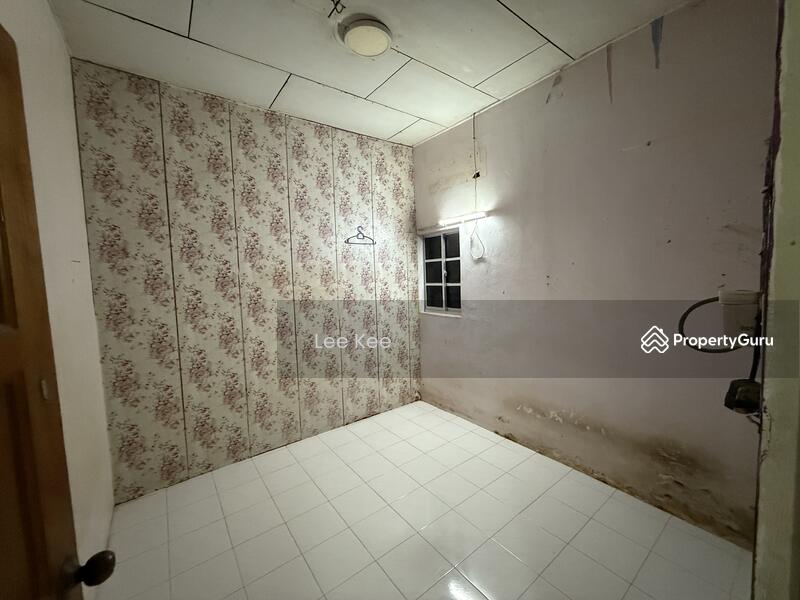 Rumah Teres untuk Dijual di Taman Banang Jaya (Batu Pahat) - Lee Kee - Bedroom - PropertyGuru.com.my