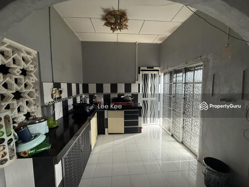 Rumah Teres untuk Dijual di Taman Banang Jaya (Batu Pahat) - Lee Kee - PropertyGuru.com.my