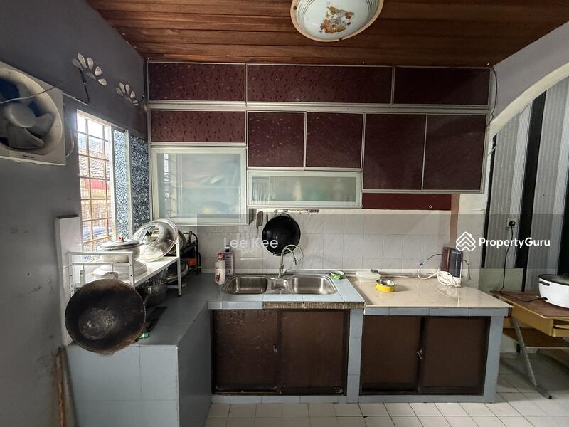 Rumah Teres untuk Dijual di Taman Banang Jaya (Batu Pahat) - Lee Kee - PropertyGuru.com.my