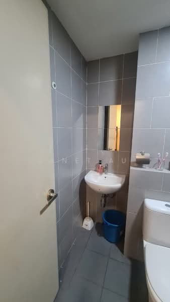 Servis Apartment untuk Disewa di Flexis @ One South - Janet Au - Bathroom - PropertyGuru.com.my