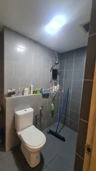Servis Apartment untuk Disewa di Flexis @ One South - Janet Au - Bathroom - PropertyGuru.com.my