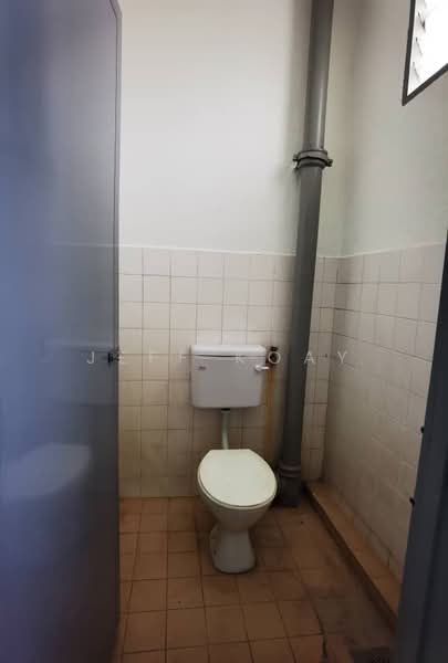 Shop / Office for Rent in Taman Cegar (Simpang Ampat) - Jeff Koay - Bathroom - PropertyGuru.com.my
