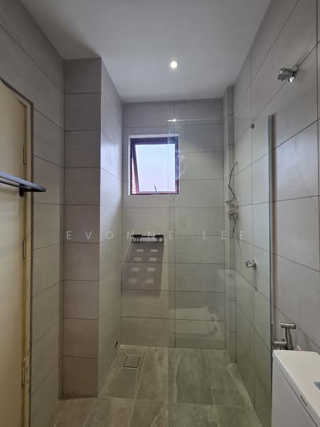 Semi-Detached House for Sale in Glenmarie (Selangor) - Evonne Lee - Bathroom - PropertyGuru.com.my