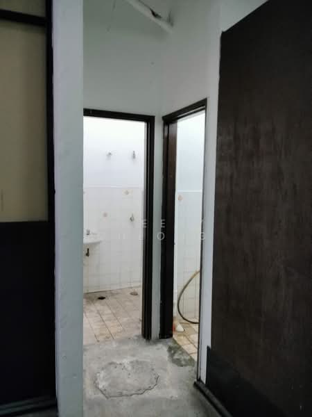 Shop for Rent in Hill Park (Semenyih) - Cheery Cheong - Bathroom - PropertyGuru.com.my