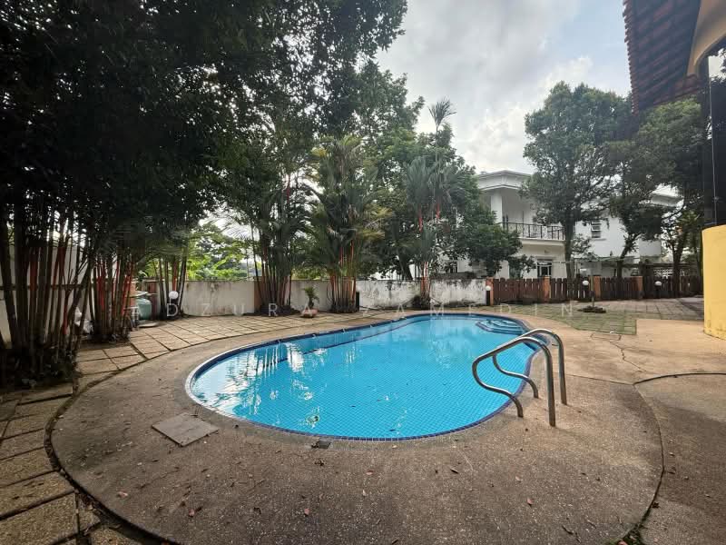 Rumah Banglo untuk Dijual di Country Heights (Kajang) - Adzura Zamedin - Pool - PropertyGuru.com.my