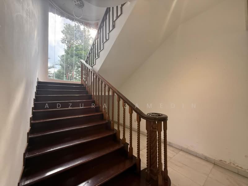Rumah Banglo untuk Dijual di Country Heights (Kajang) - Adzura Zamedin - Stairs - PropertyGuru.com.my