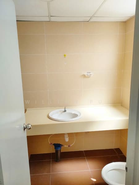 Kediaman Servis untuk Dijual di Main Place Residence - William Pua - Bathroom - PropertyGuru.com.my