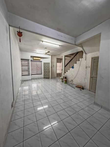 2-storey Terraced House for Sale in Taman Putra Prima (Puchong) - William Pua - Living Room - PropertyGuru.com.my
