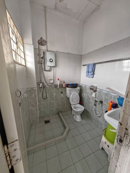 2-storey Terraced House for Sale in Taman Putra Prima (Puchong) - William Pua - Bathroom - PropertyGuru.com.my