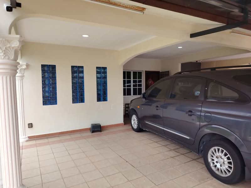 Rumah Teres 2 Tingkat untuk Dijual di Taman Seremban Baru (Seremban) - Lee . - Car Park - PropertyGuru.com.my