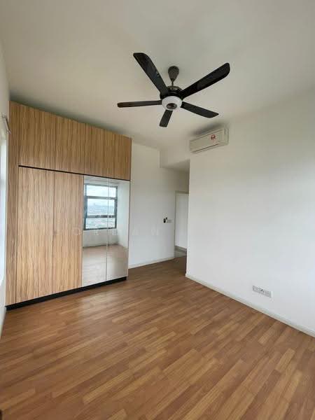 Kondominium untuk Dijual di Lakeville Residence - Jordan Teoh - Master Bedroom - PropertyGuru.com.my
