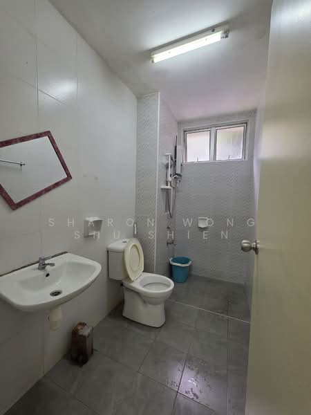 Apartment for Sale at Austin Suites (Permata Austin) - Sharon Wong Shu Shien - Bathroom - PropertyGuru.com.my