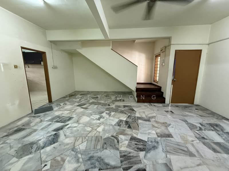 2-storey Terraced House for Sale in Taman Wawasan (Puchong) - Joey Wong - Living Room - PropertyGuru.com.my
