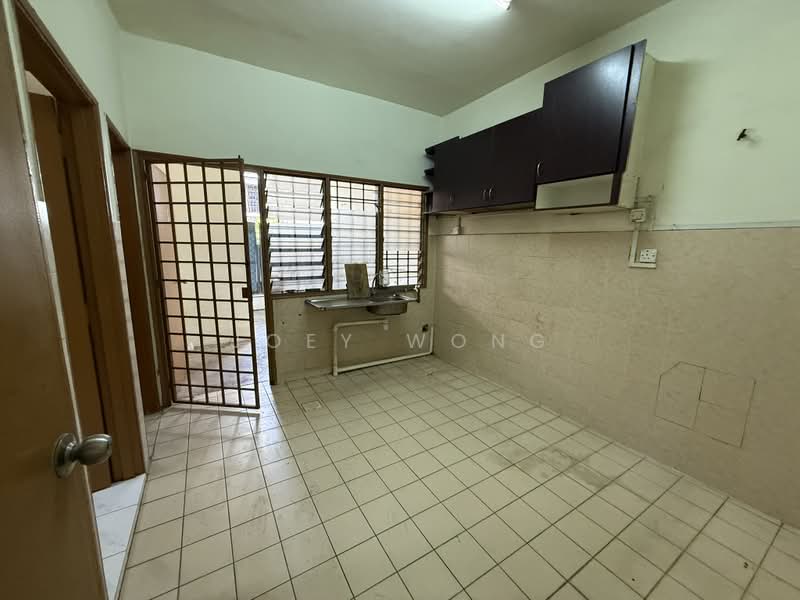 2-storey Terraced House for Sale in Taman Wawasan (Puchong) - Joey Wong - Kitchen - PropertyGuru.com.my