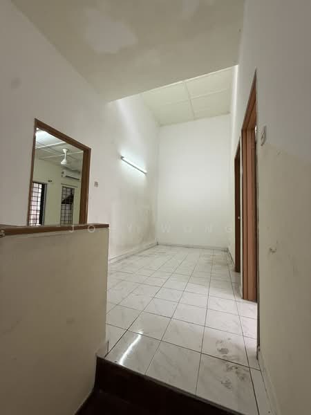 2-storey Terraced House for Sale in Taman Wawasan (Puchong) - Joey Wong - Living Room - PropertyGuru.com.my