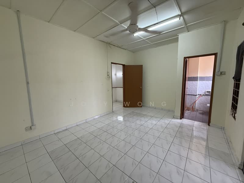 2-storey Terraced House for Sale in Taman Wawasan (Puchong) - Joey Wong - Living Room - PropertyGuru.com.my