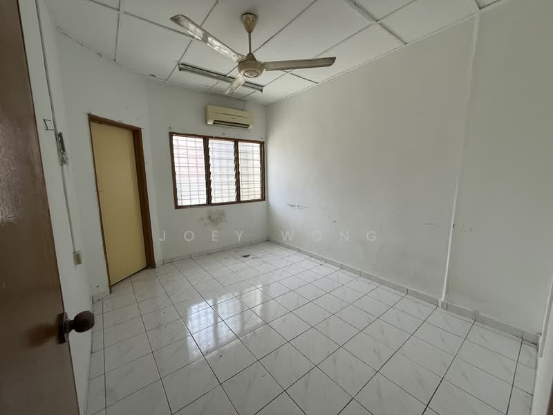 2-storey Terraced House for Sale in Taman Wawasan (Puchong) - Joey Wong - Bedroom - PropertyGuru.com.my