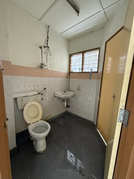 2-storey Terraced House for Sale in Taman Wawasan (Puchong) - Joey Wong - Bathroom - PropertyGuru.com.my