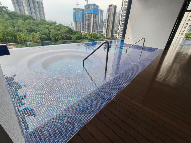 Kondominium untuk Dijual di Residensi Astrea - Max Siew - Pool - PropertyGuru.com.my