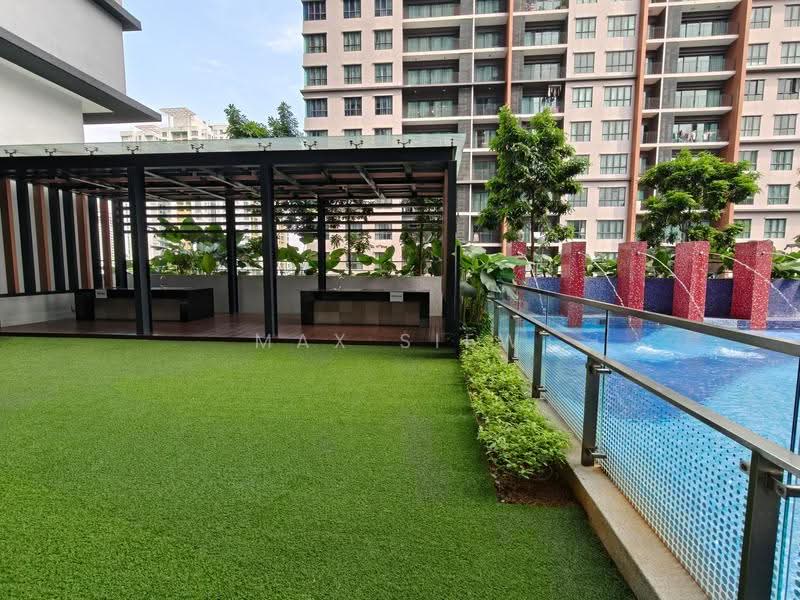 Kondominium untuk Dijual di Residensi Astrea - Max Siew - Pool - PropertyGuru.com.my